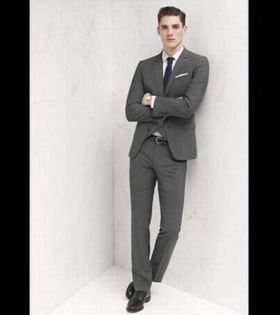 costume gris chaussure camel